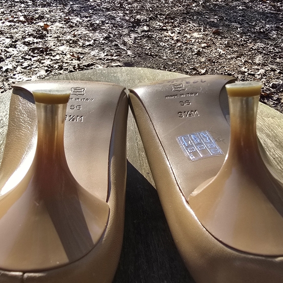 Via Spiga Tan and Black Heels - Picture 5 of 7